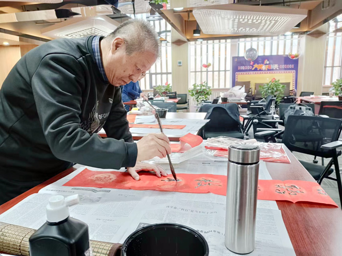 “淡淡墨香飄，濃濃新春情”蘭州普瑞眼視光醫(yī)院給患者送